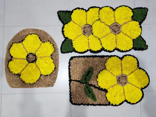Jogo Tapetes de Flor Amarela em Frufru Antiderrapante