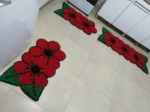 Jogo Tapetes de Flor Vermelha em Frufru Antiderrapante