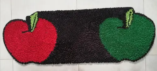 Passadeira de Maçãs em Frufru Antiderrapante