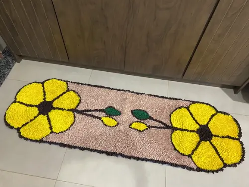 Passadeira Frufru Flor Amarela 1m40cm Antiderrapante