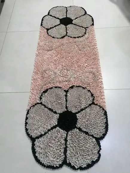 Passadeira Frufru Flor Bege 1m20cm Antiderrapante