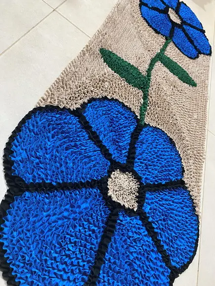 Passadeira Frufru Flor Azul 1m20cm Antiderrapante