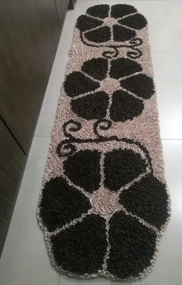 Passadeira Frufru Flor Bege 1m50cm x 40cm Antiderrapante