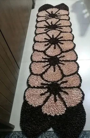 Passadeira Frufru Flor Bege 1m70cm Antiderrapante