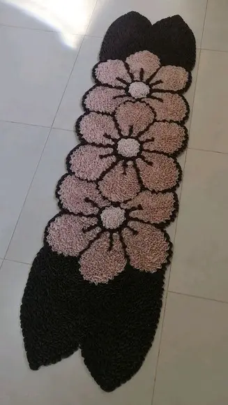 Passadeira Frufru Flor Bege 1m60cm Antiderrapante