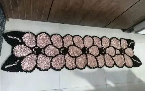Passadeira Frufru Flor Bege 1m70cm Antiderrapante