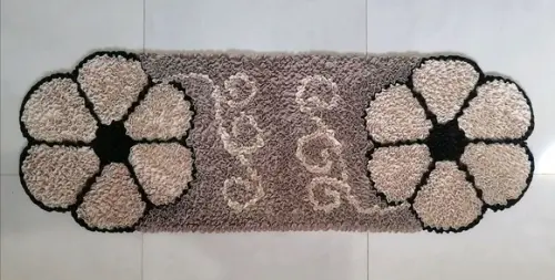 Passadeira Frufru Flor Bege Antiderrapante