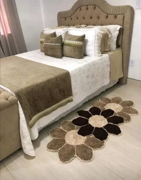 Passadeira Frufru Flor Bege e Marrom Antiderrapante