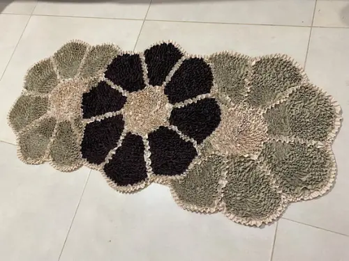 Passadeira Frufru Flor Bege e Marrom Antiderrapante