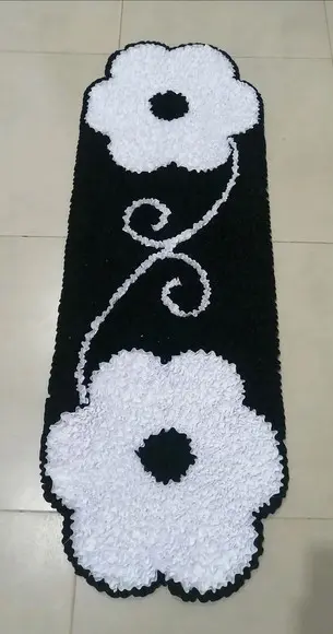 Passadeira Frufru Flor Branca 1m20cm Antiderrapante