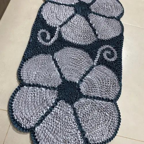 Passadeira Frufru Flor Cinza/Grafite 85cm Antiderrapante