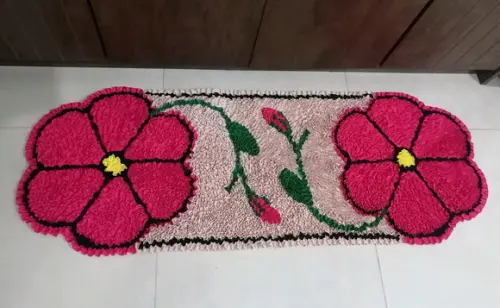 Passadeira Frufru Flor Rosa 1m20cm Antiderrapante