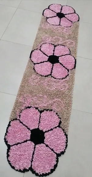 Passadeira Frufru Flor Rosa Claro 1m80cm Antiderrapante