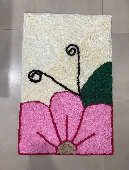 Passadeira Frufru Flor Rosa Claro Antiderrapante