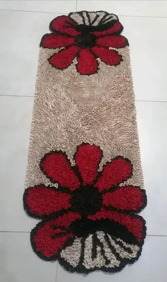 Passadeira Frufru Flor Vermelha 1m20cm Antiderrapante