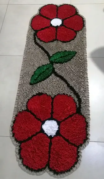 Passadeira Frufru Flor Vermelha 1m20cm Antiderrapante