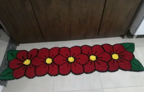 Passadeira Frufru Flor Vermelha 1m80cm Antiderrapante