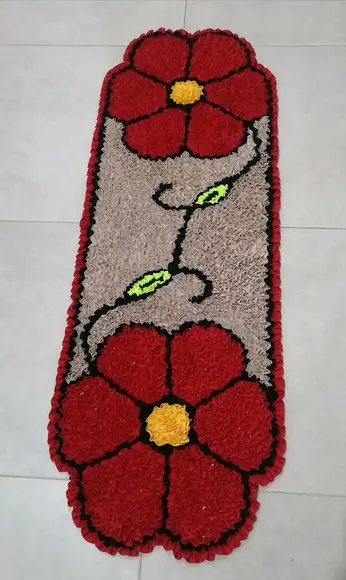 Passadeira Frufru Flor Vermelha Antiderrapante