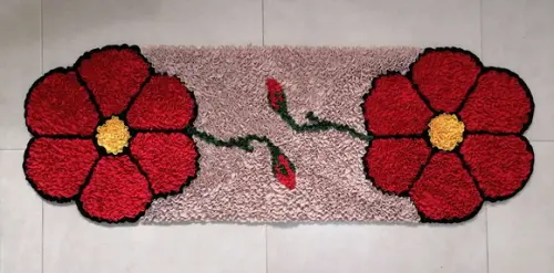 Passadeira Frufru Flor Vermelha Antiderrapante