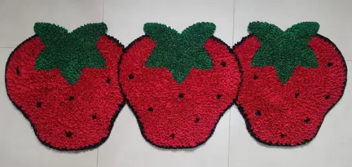 Passadeira Frufru Morangos 1m38cm x 50cm Antiderrapante