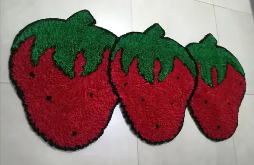 Passadeira Frufru Morango Antiderrapante