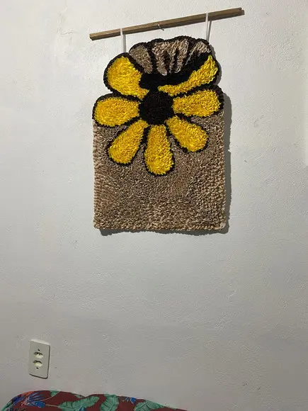 Tapeçaria de Parede Frufru Flor Amarela com Borboleta