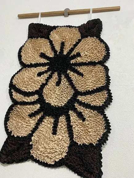 Tapeçaria de Parede Frufru Flor Bege