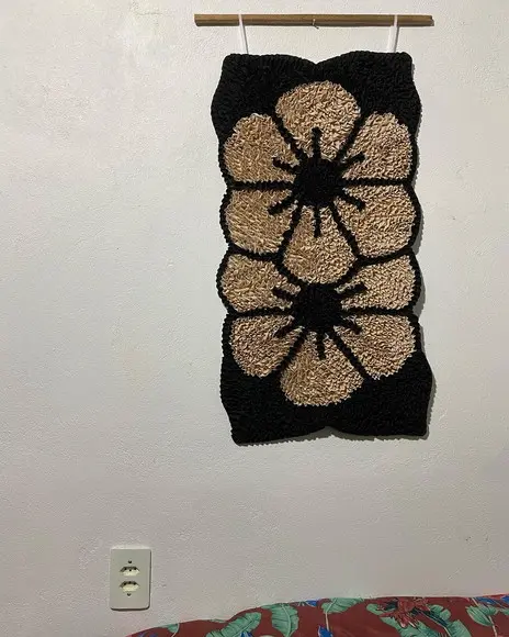 Tapeçaria de Parede Frufru Flor Bege