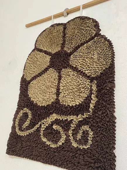 Tapeçaria de Parede Frufru Flor Bege