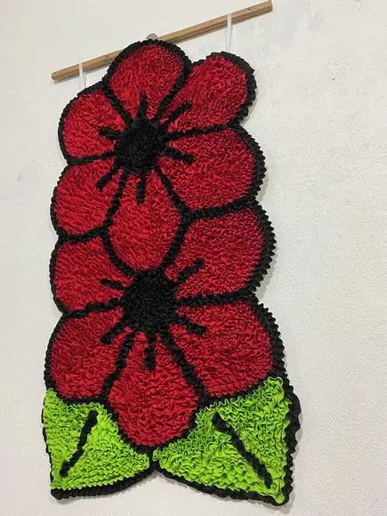 Tapeçaria de Parede Frufru Flor Vermelha