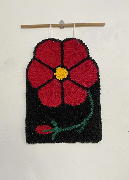 Tapeçaria de Parede Frufru Flor Vermelha