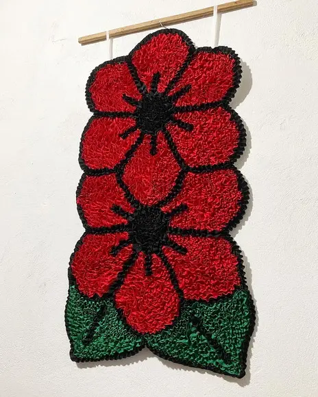 Tapeçaria de Parede Frufru Flor Vermelha