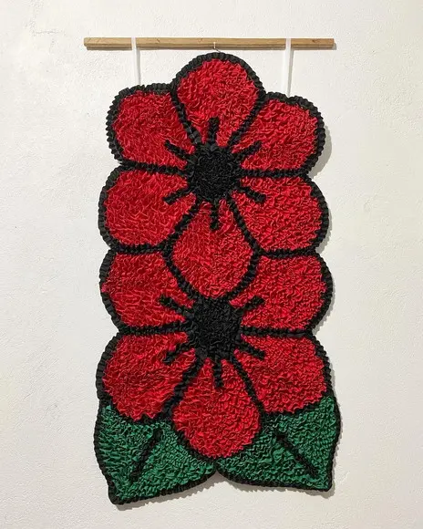 Tapeçaria de Parede Frufru Flor Vermelha