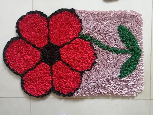 Tapete Frufru de Flor Vermelha Antiderrapante