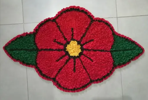 Tapete Frufru de Flor Vermelha Antiderrapante