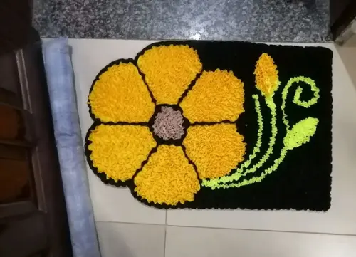 Tapete Frufru Flor Amarela Antiderrapante
