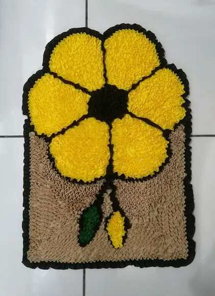 Tapete Frufru Flor Amarela Antiderrapante