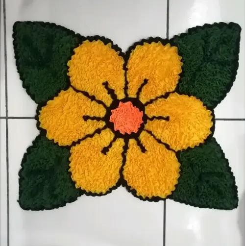Tapete Frufru Flor Amarela Antiderrapante