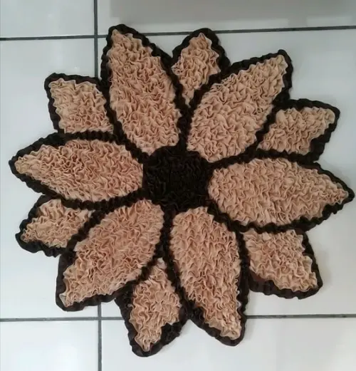 Tapete Frufru Flor Bege Antiderrapante