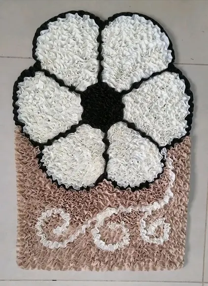 Tapete Frufru Flor Creme Antiderrapante