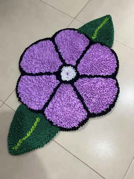 Tapete Frufru Flor Lilás Antiderrapante