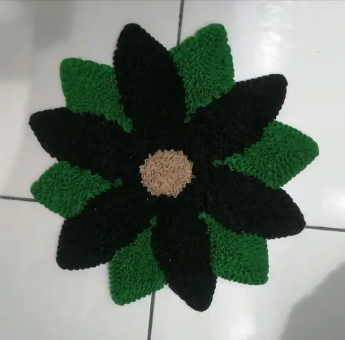 Tapete Frufru Flor Preto/bege/verde Antiderrapante