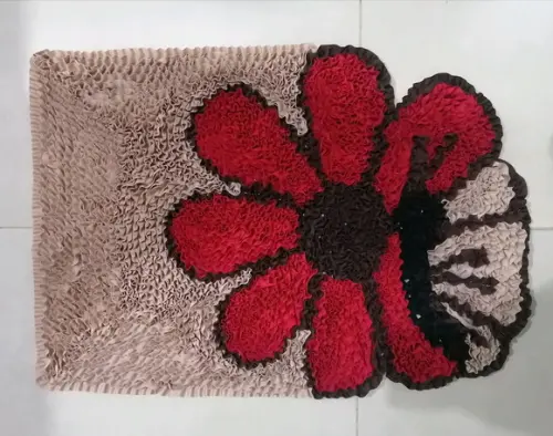 Tapete Frufru Flor Vermelha Antiderrapante