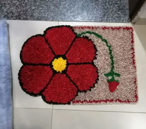 Tapete Frufru Flor Vermelha Antiderrapante