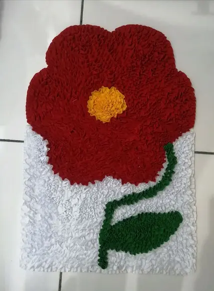Tapete Frufru Flor Vermelha Antiderrapante
