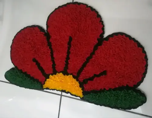 Tapete Frufru Flor Vermelha Antiderrapante