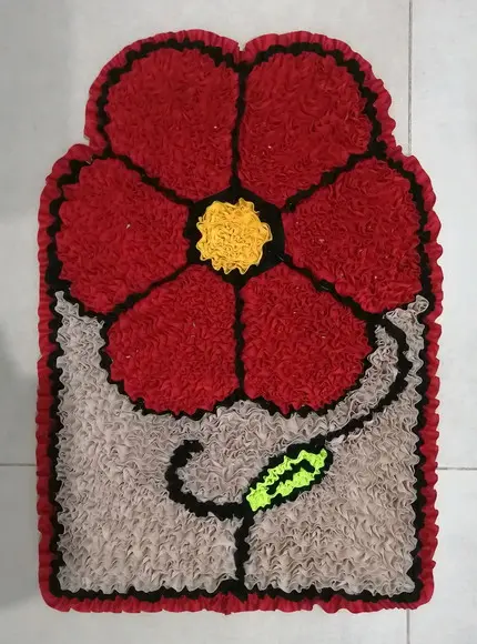 Tapete Frufru Flor Vermelha Antiderrapante