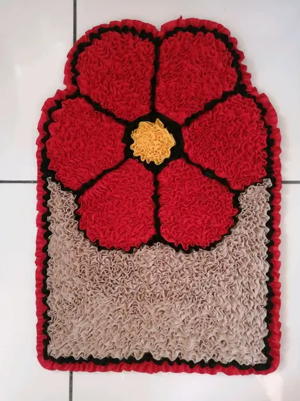 Tapete Frufru Flor Vermelha Antiderrapante
