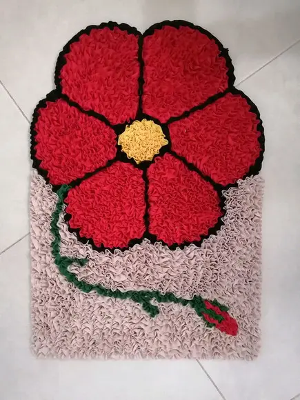 Tapete Frufru Flor Vermelha Antiderrapante