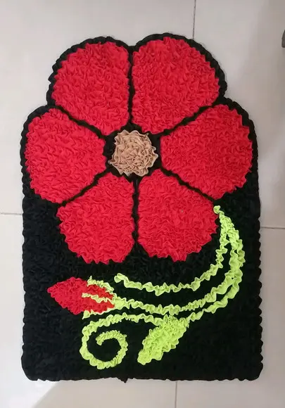 Tapete Frufru Flor Vermelha Antiderrapante